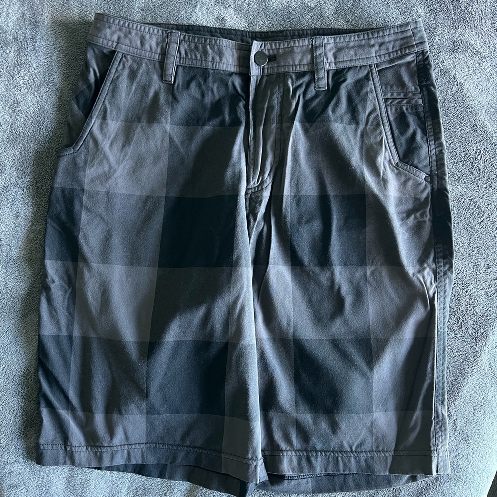 LULULEMON ATLÉTICA MENS shorts 32